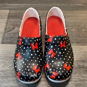 CROCS Disney Black and Red Bow Mules woman’s size 8 (j62)